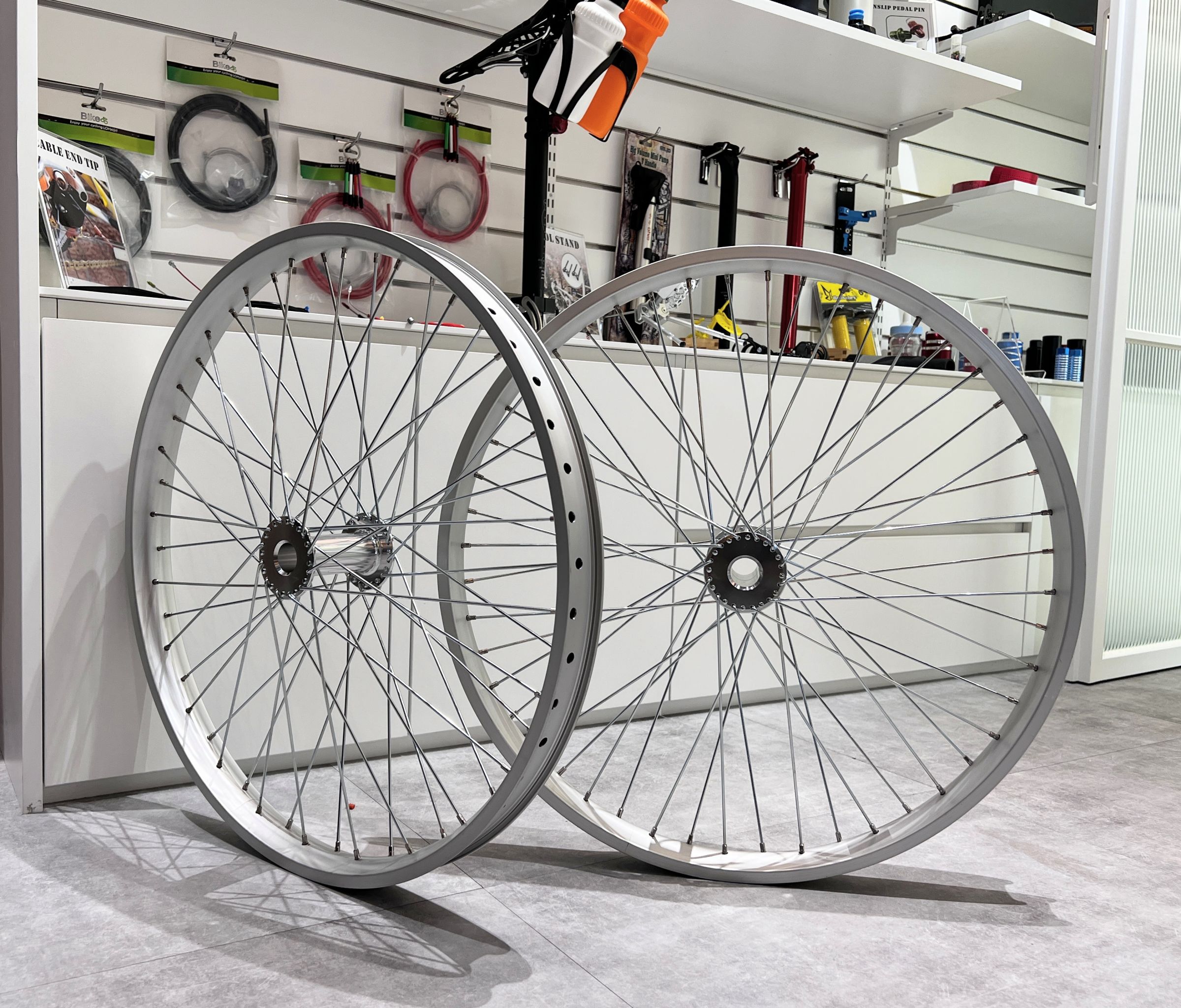 Tjänst för tillverkning och montering av cykelhjulset
